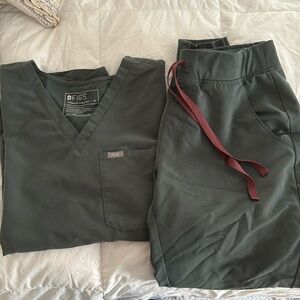FIGS Scrub Set with Jogger Pants